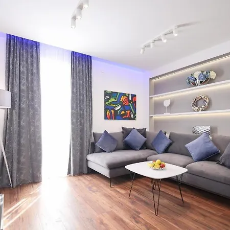 Apartment Larga - Stylish In Historic Old Town With Prime Location