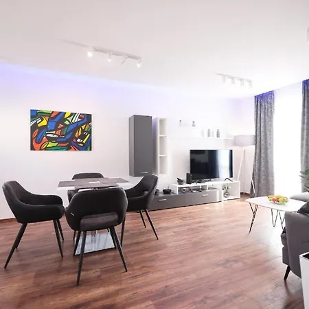 Apartment Larga - Stylish In Historic Old Town With Prime Location *