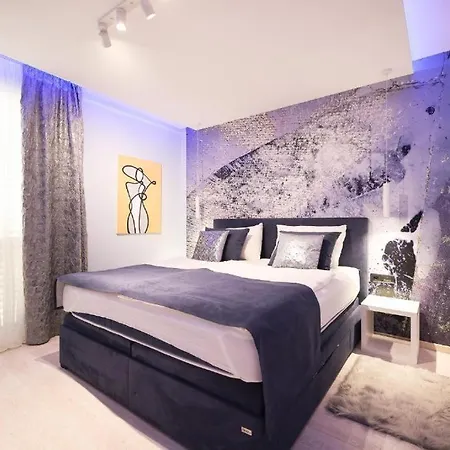 Larga - Stylish In Historic Old Town With Prime Location Apartment *