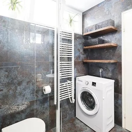 Larga - Stylish In Historic Old Town With Prime Location Apartment *