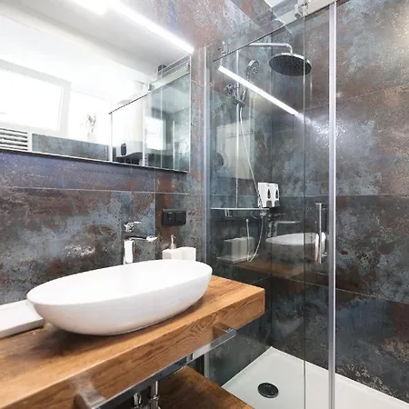Larga - Stylish In Historic Old Town With Prime Location Apartment *