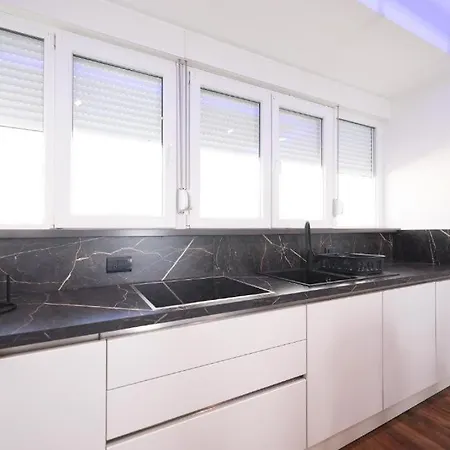 Apartment Larga - Stylish In Historic Old Town With Prime Location Zadar