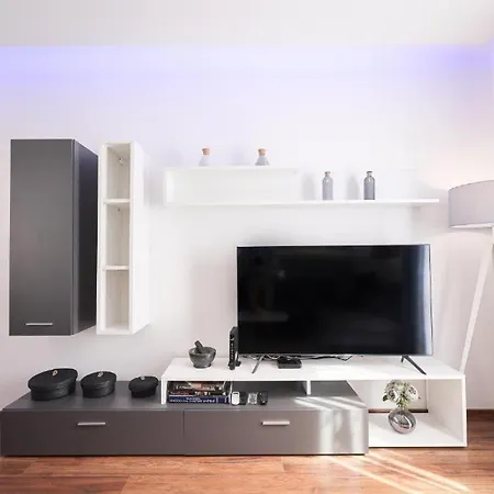 Apartment Larga - Stylish In Historic Old Town With Prime Location