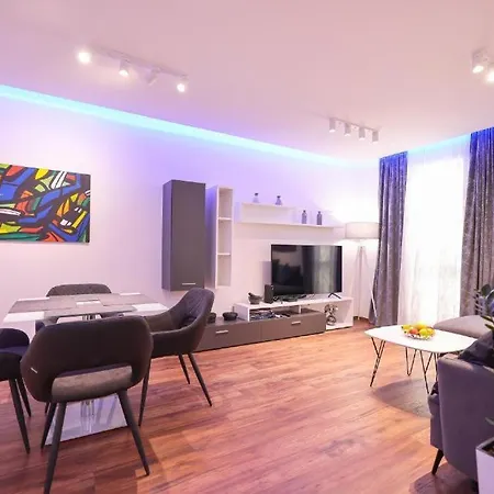 Larga - Stylish In Historic Old Town With Prime Location Apartment *