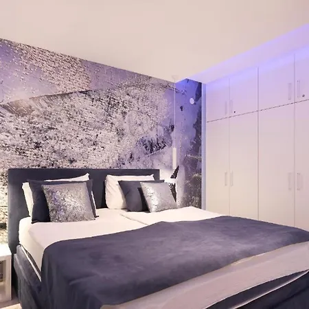 Larga - Stylish In Historic Old Town With Prime Location Apartment