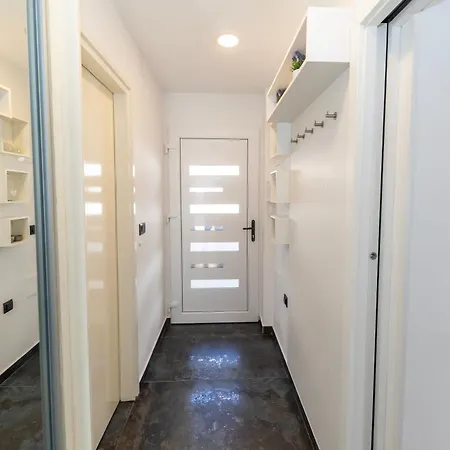 Larga - Stylish In Historic Old Town With Prime Location