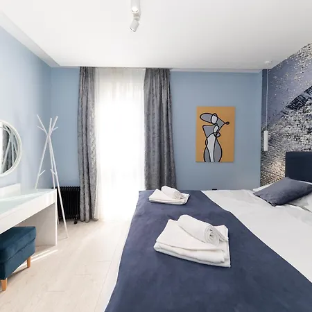 Larga - Stylish In Historic Old Town With Prime Location Apartment *