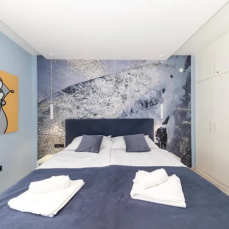 Larga - Stylish In Historic Old Town With Prime Location Apartment