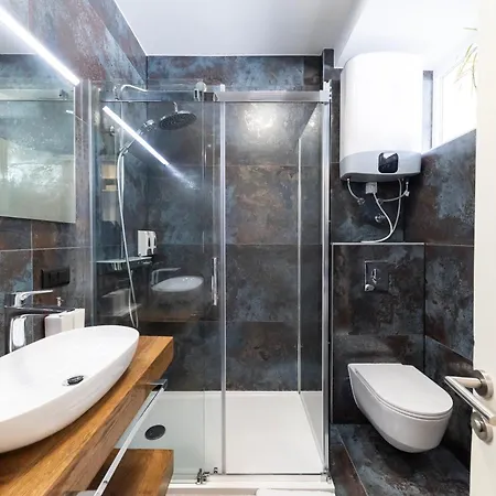 Larga - Stylish In Historic Old Town With Prime Location Apartment *
