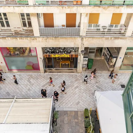 Apartment Larga - Stylish In Historic Old Town With Prime Location Zadar