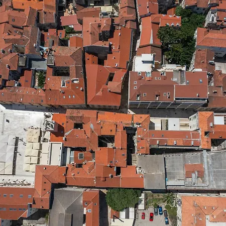 Larga - Stylish In Historic Old Town With Prime Location