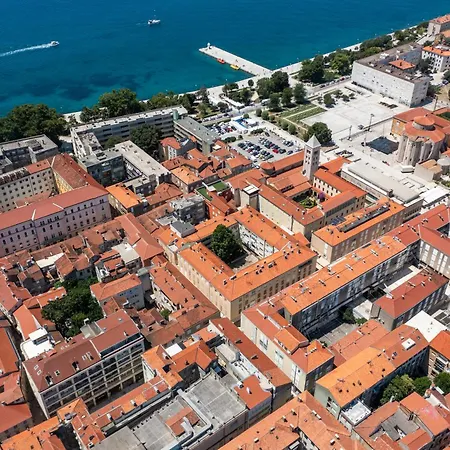 Larga - Stylish In Historic Old Town With Prime Location